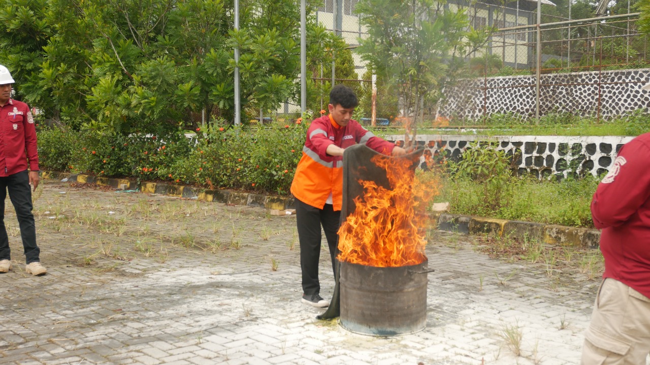 Pelatihan Praktik Pemadaman Api - 2025